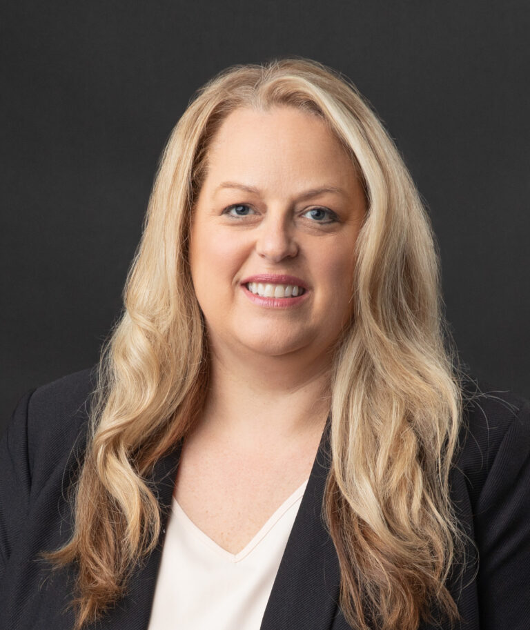 Jennifer Santos Headshot