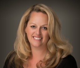 Jennifer Santos Headshot 1